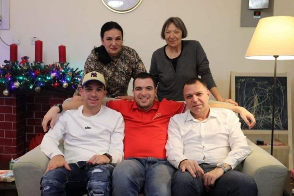 Zoran Stojanović sa porodicom