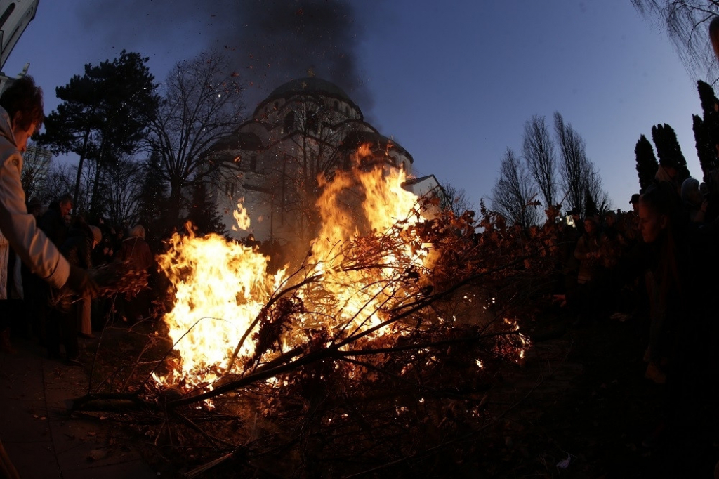 Paljenje badnjaka, Hram Svetog Save