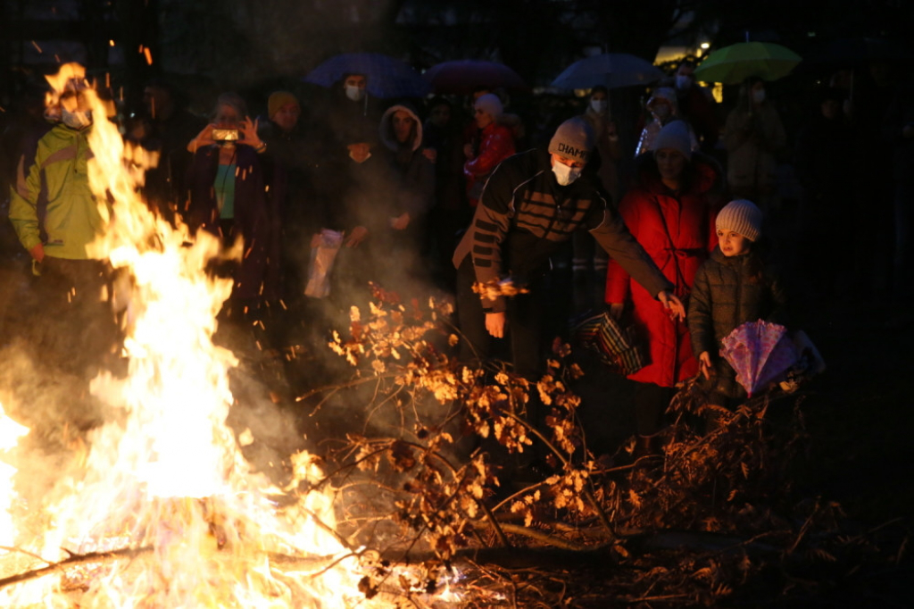 paljenje badnjaka, hram,  beograd