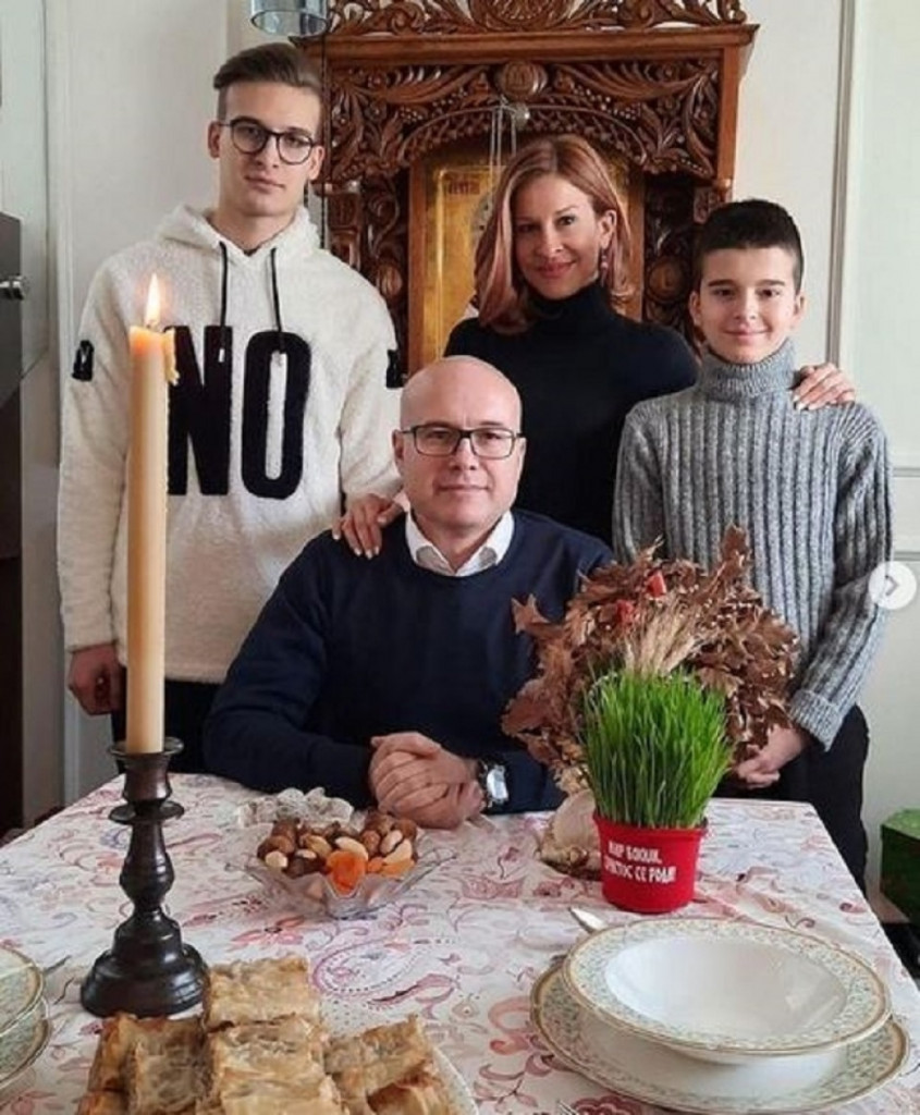 Miloš Vučević sa prodicom