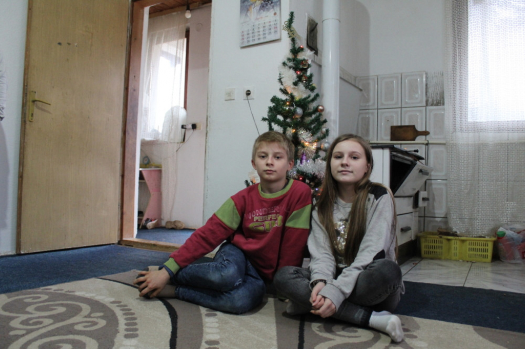 Milan sa sestrom Anđelom