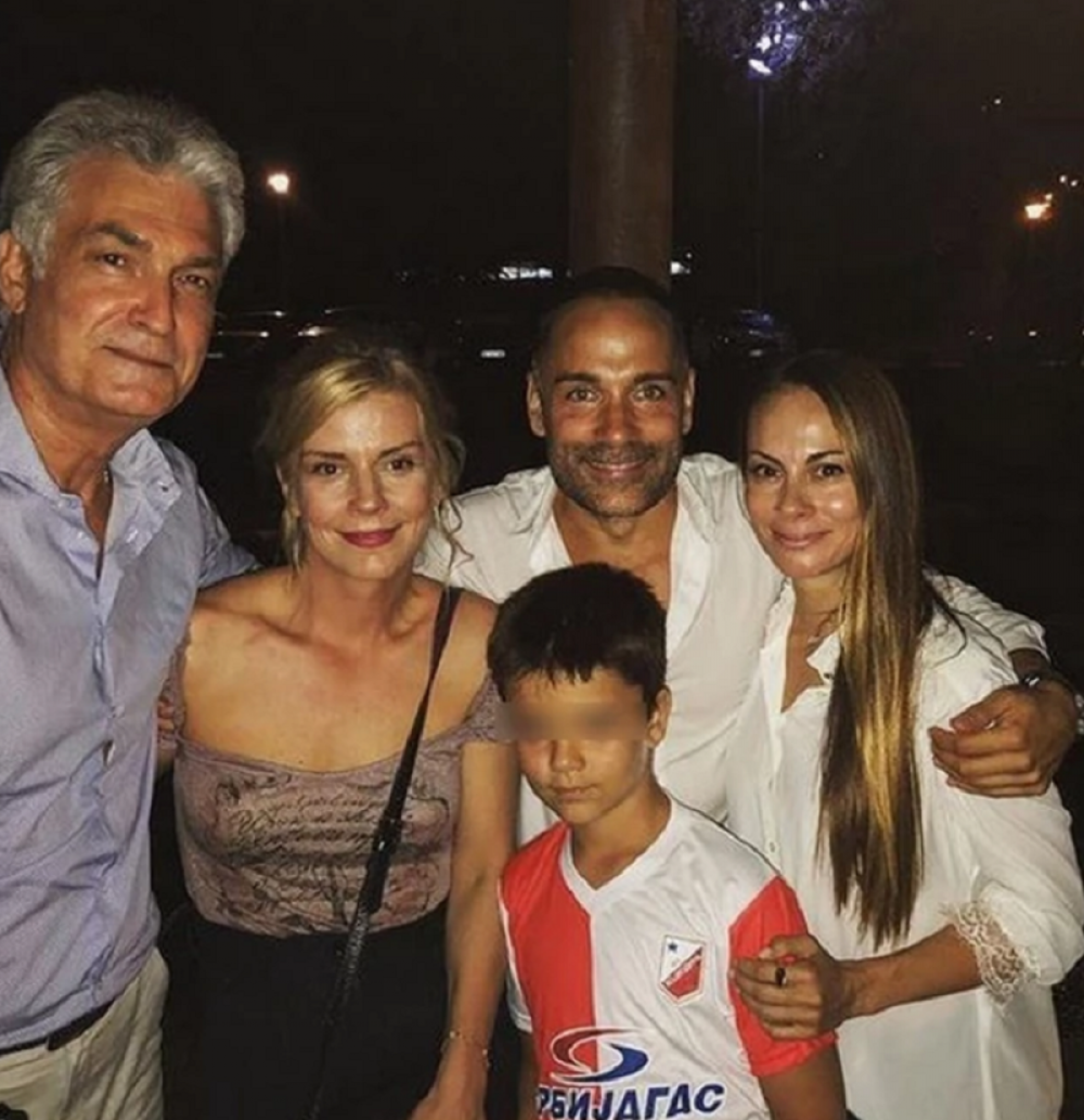 Nata&scaron;a sa Žarkom levo, biv&scaron;im mužem i sinom