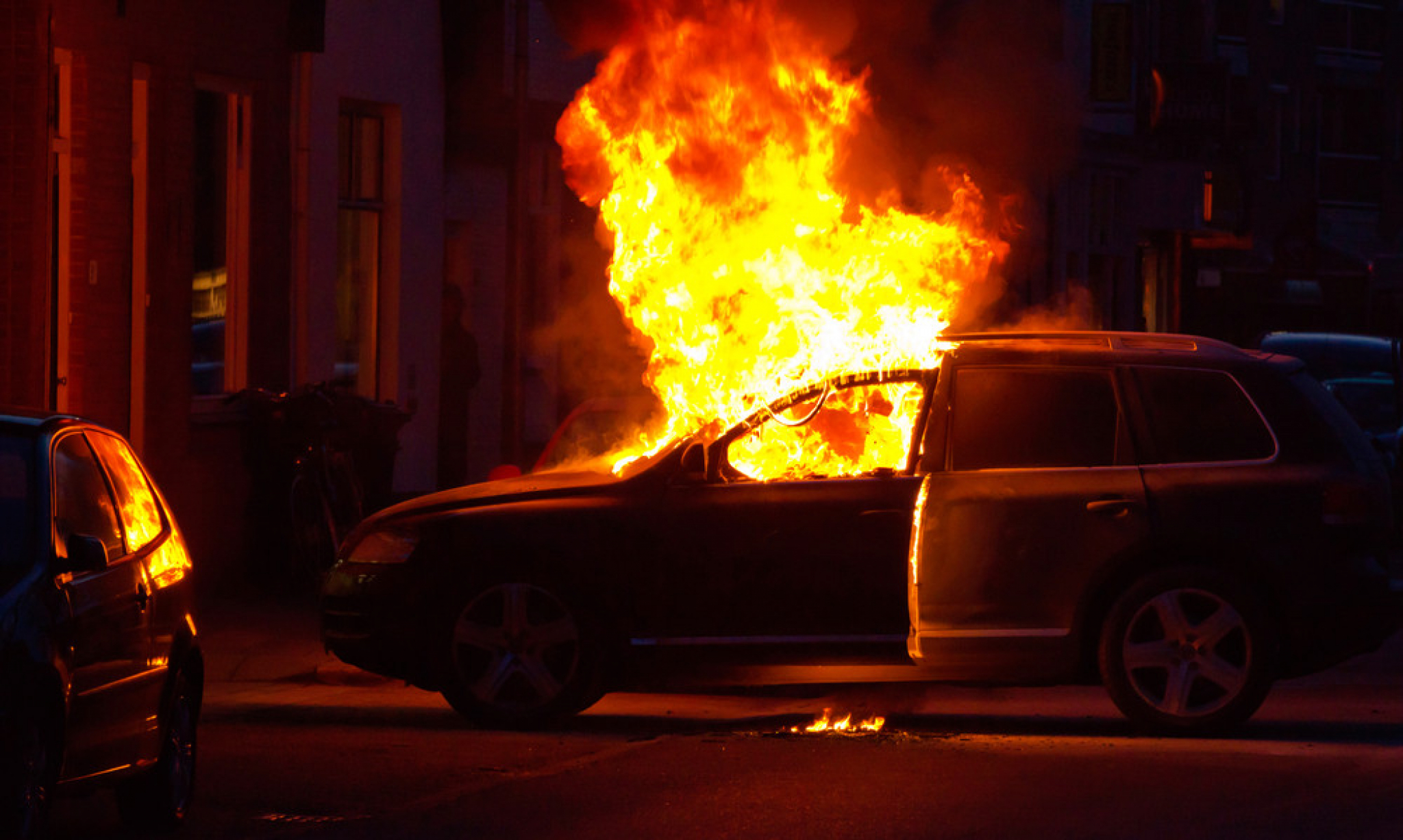 Auto, vatra, kola u plamenu, požar, plamen, kola, zapaljena kola