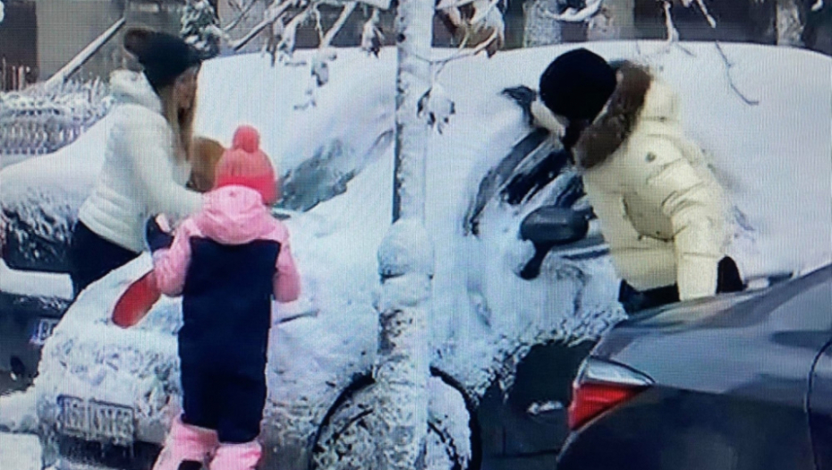 Anabela sa ćerkicom