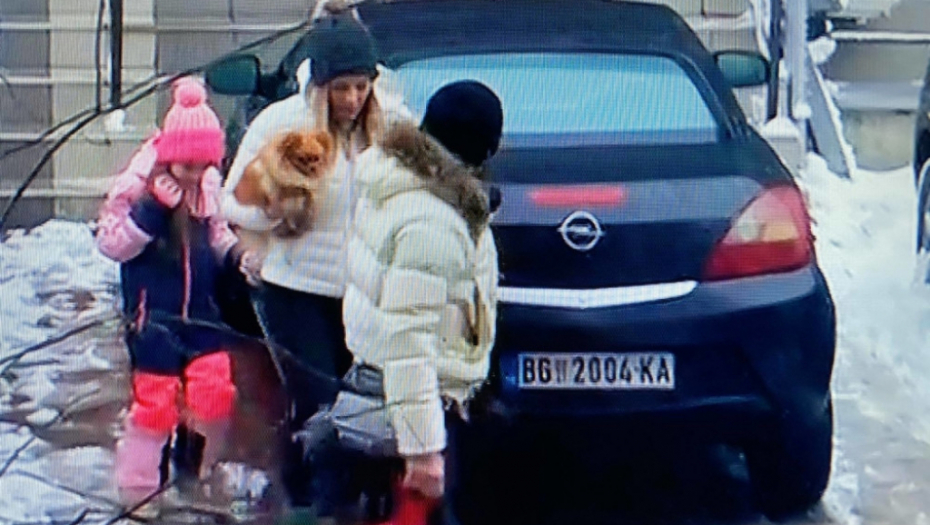 Anabela sa ćerkicom