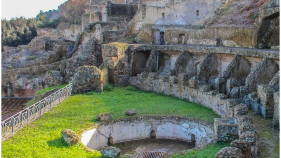 istorija, baia, italija