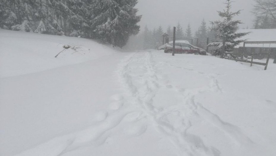 Domaćinstva okovana snegom