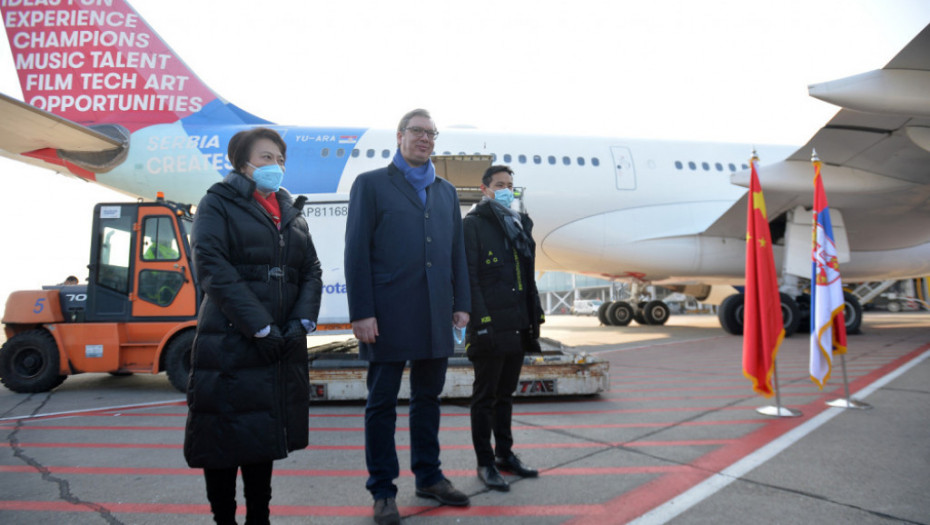 Aleksandar Vučić dočekuje vakcinu