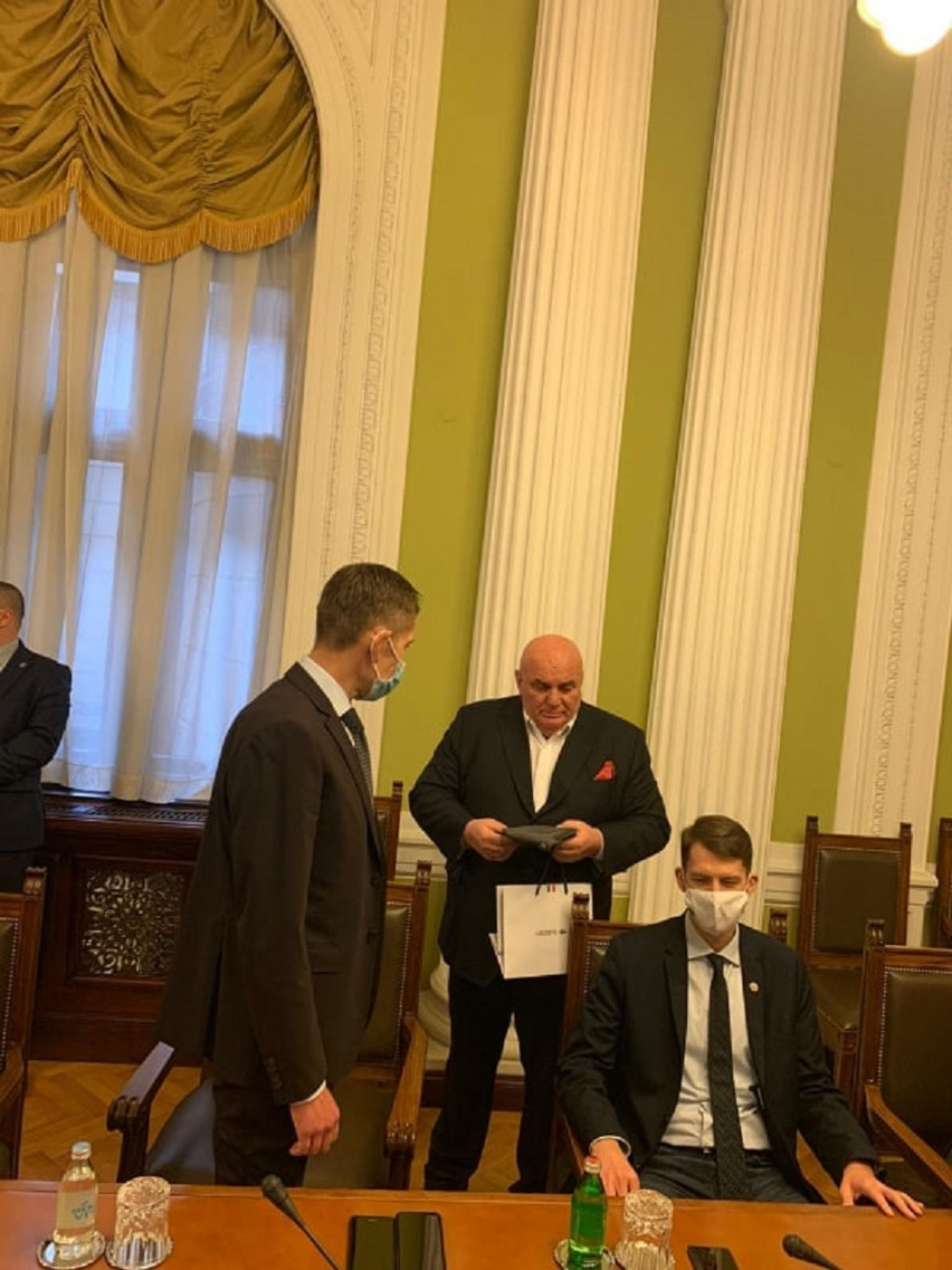 Palma uručio poklon Martinoviću za predsednika