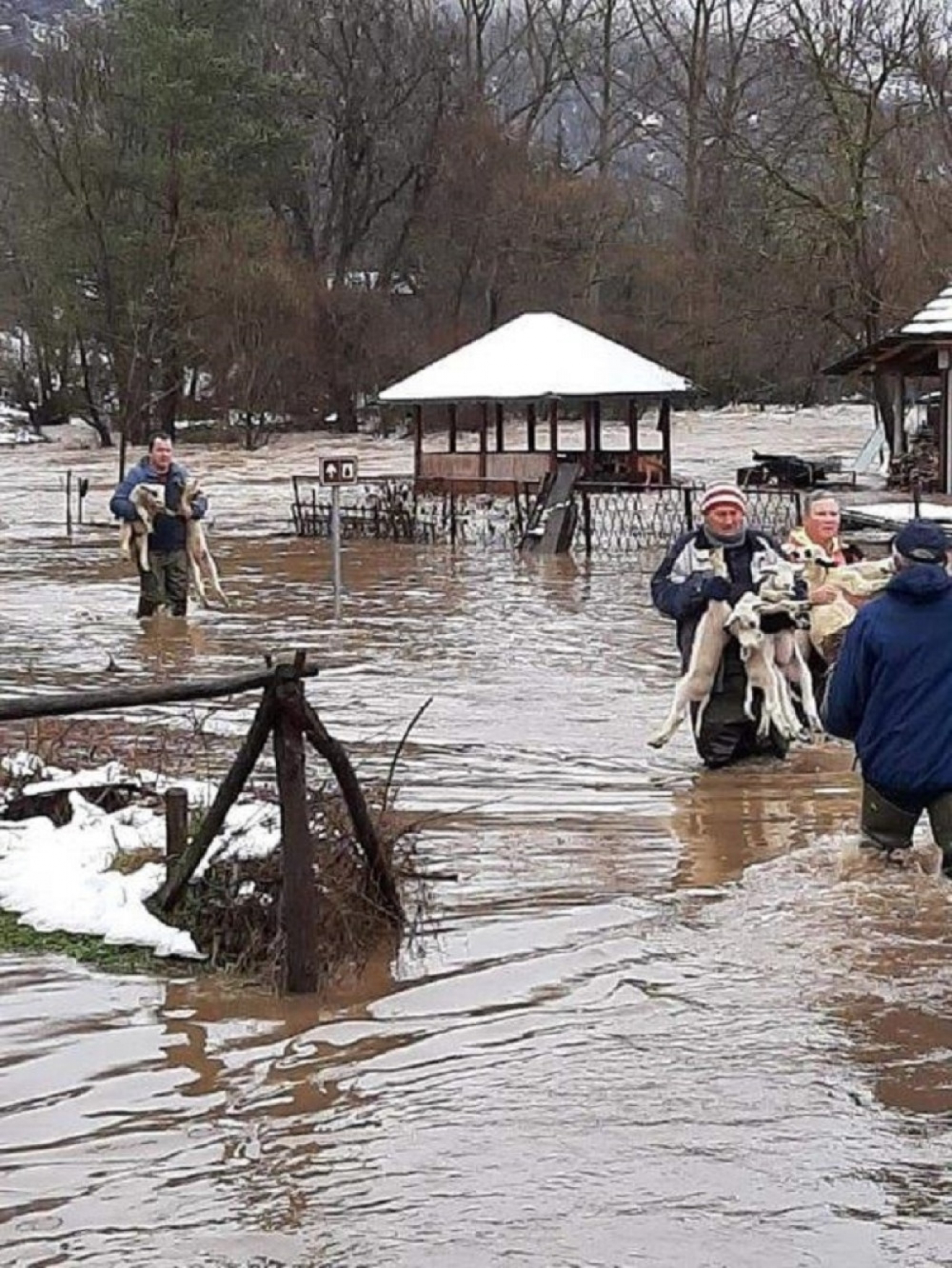 Voda nosila sve pred sobom