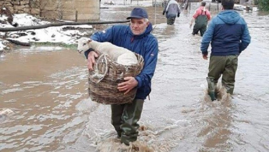 Spas od vode u košari
