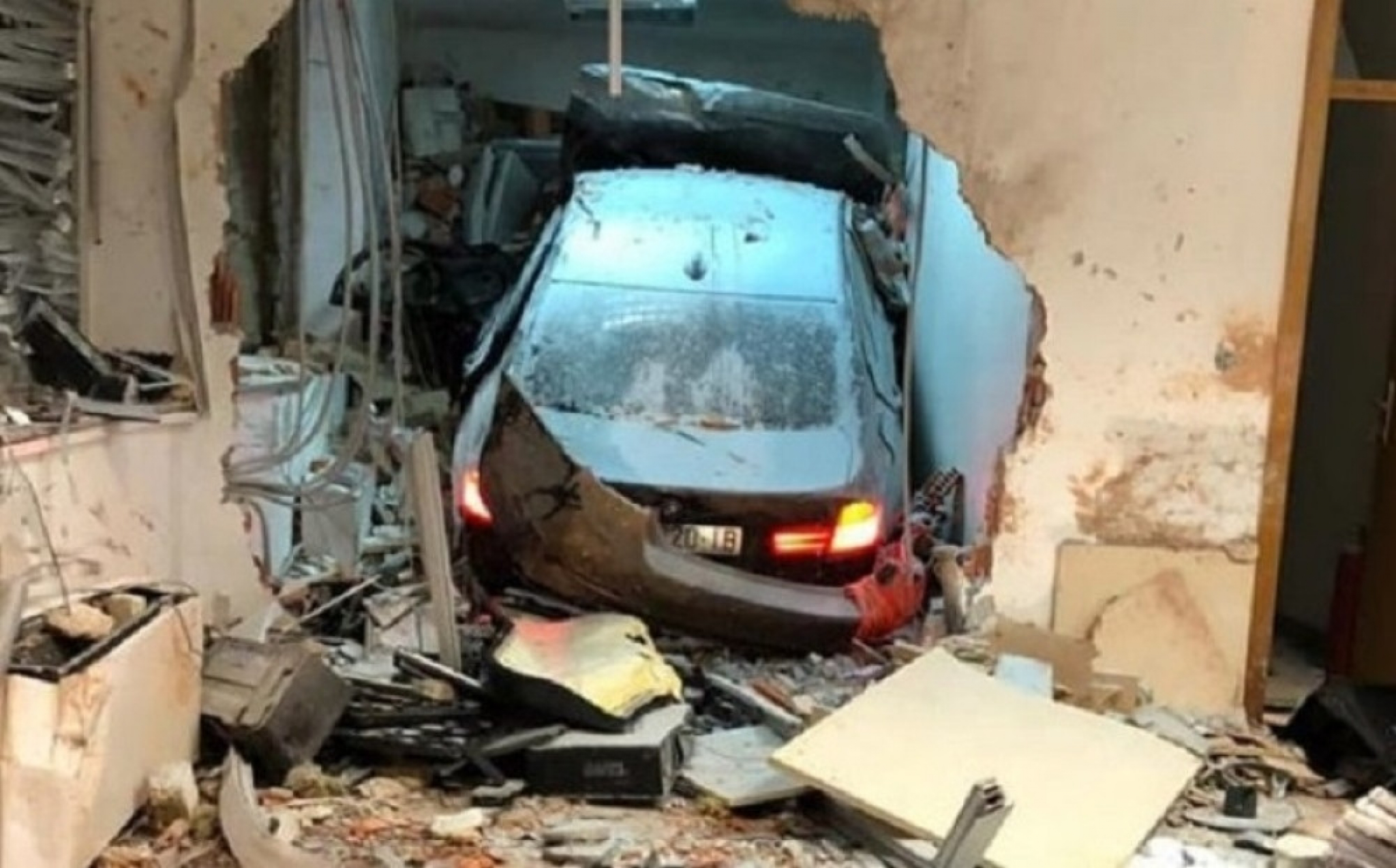 Uleteo u kućicu naplatne rampe