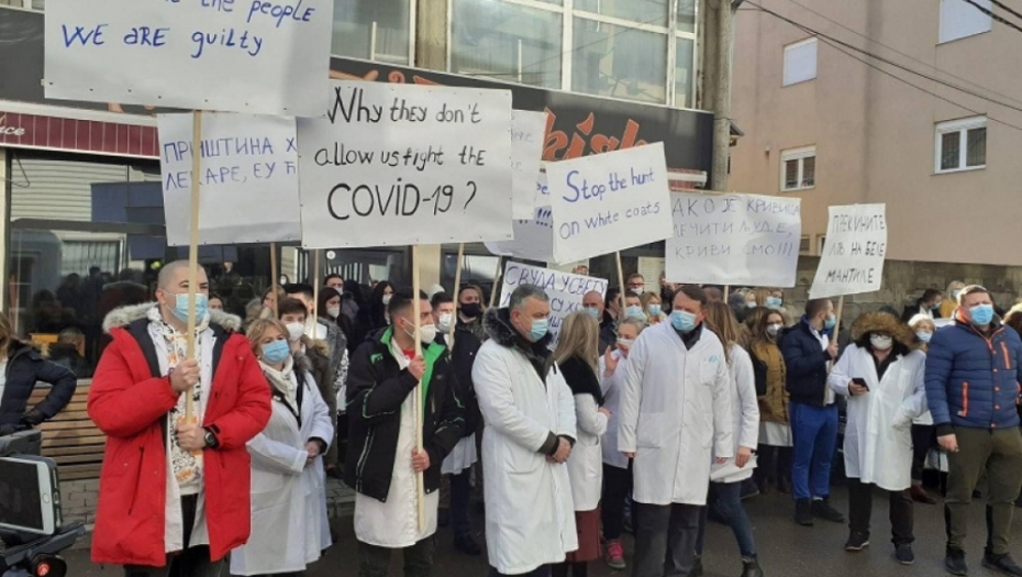 Protestna šetnja zdravstvenih radnika u Severnoj Mitrovici