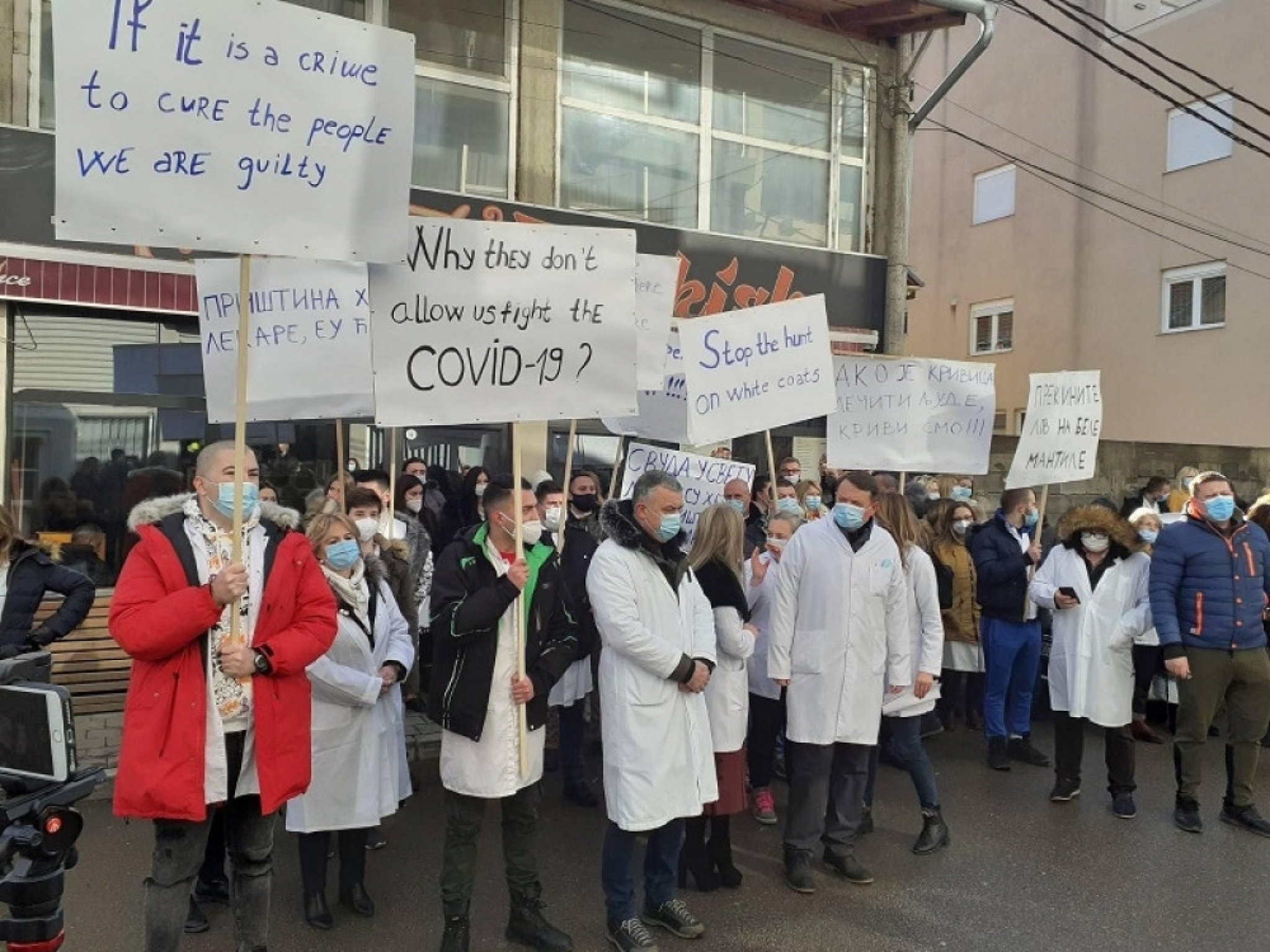 Protestna šetnja zdravstvenih radnika u Severnoj Mitrovici