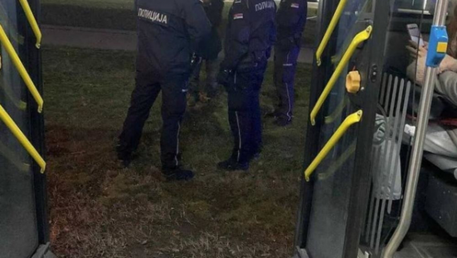 Policija hapsi migrante u autobusu