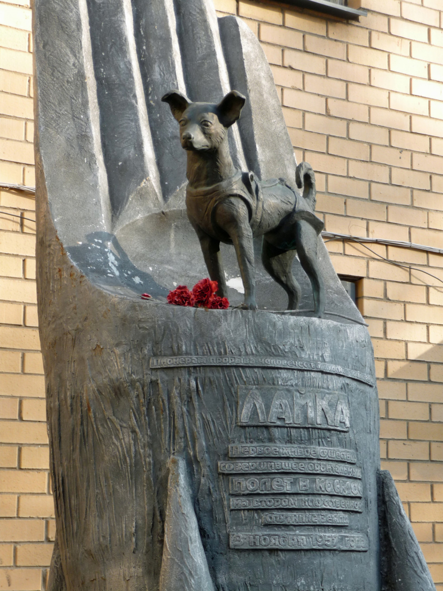 lajka, prvi pas u svemiru, astronaut, spomenik