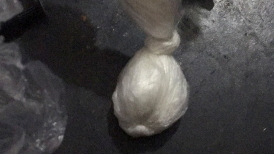 Arsenal oružja, eksplozivne naprave i droga