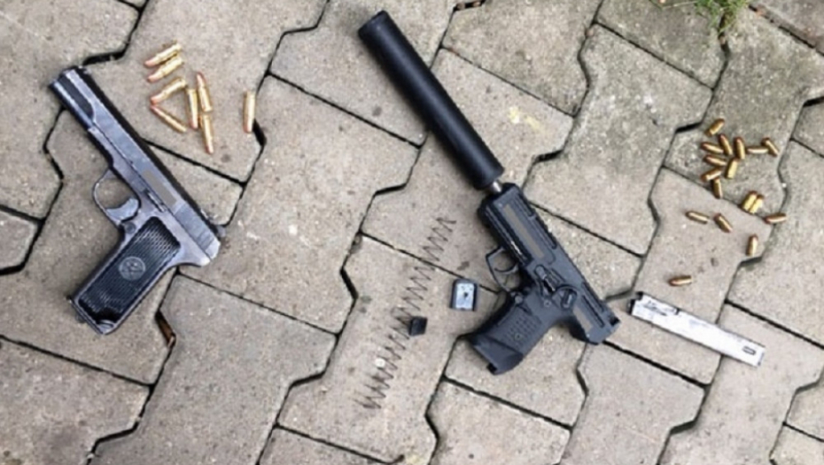 Arsenal oružja, eksplozivne naprave i droga