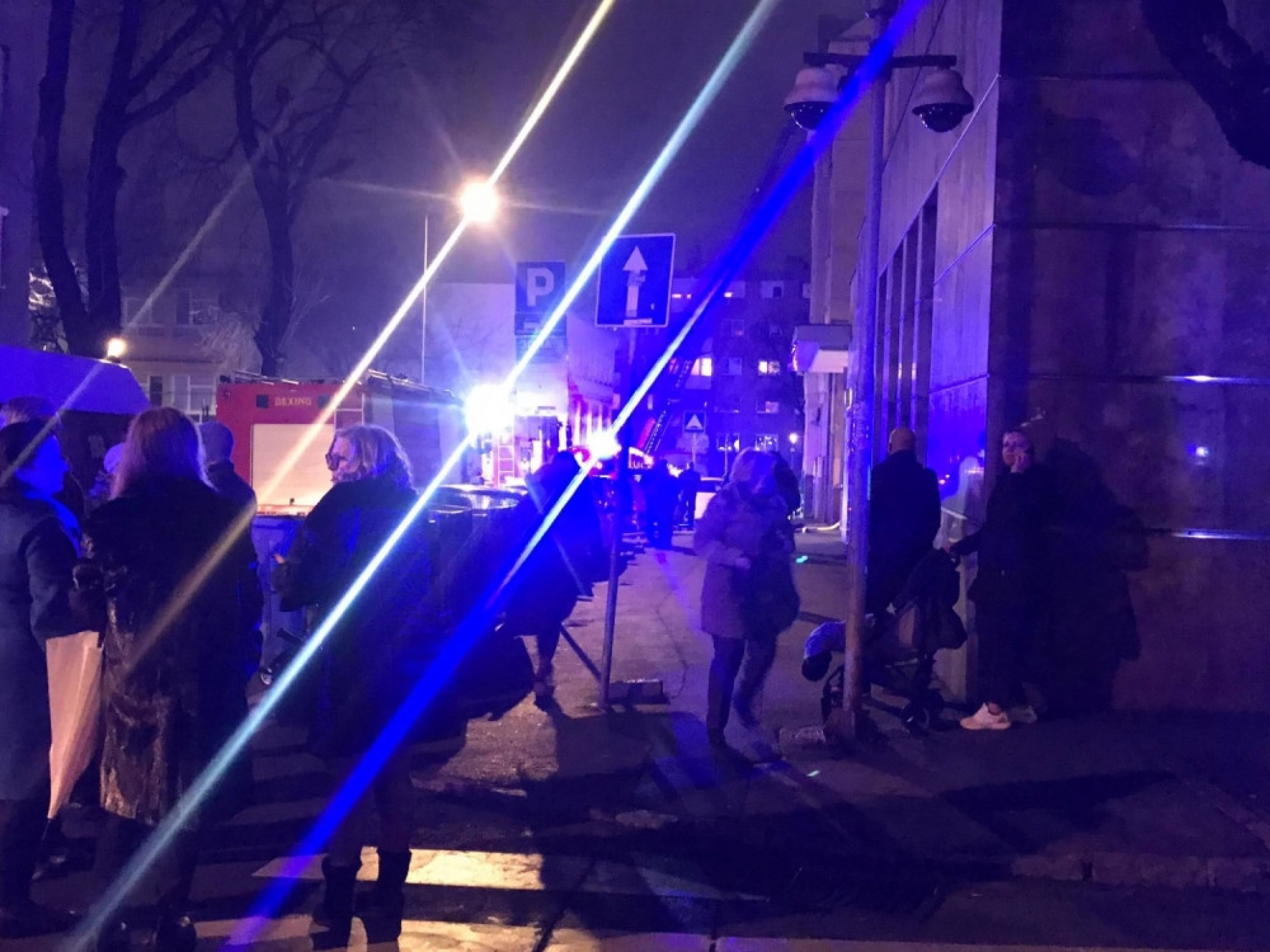 Požar, vatrogasci, policija