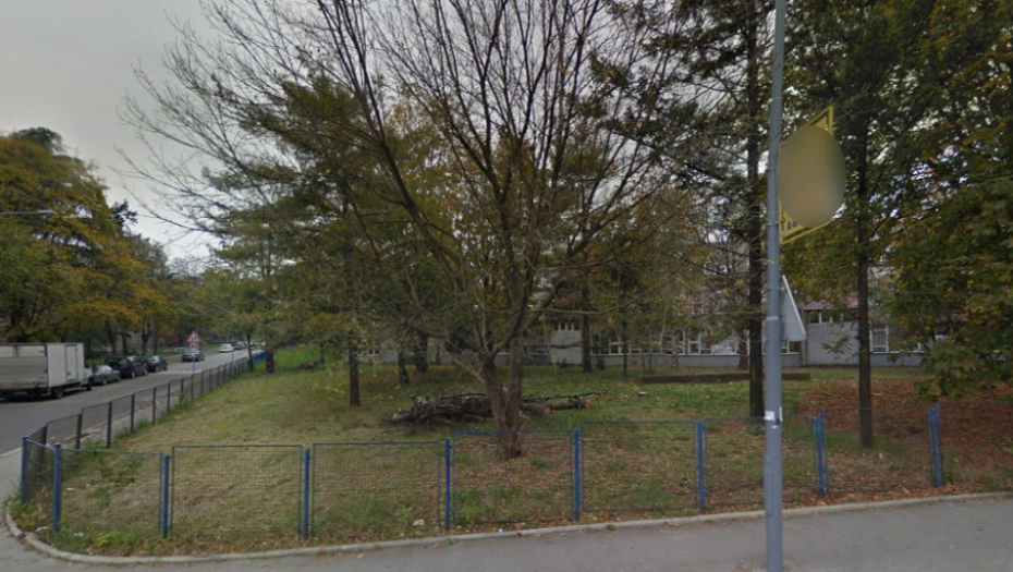 Dvorište škole u kojoj se dogodio napad 