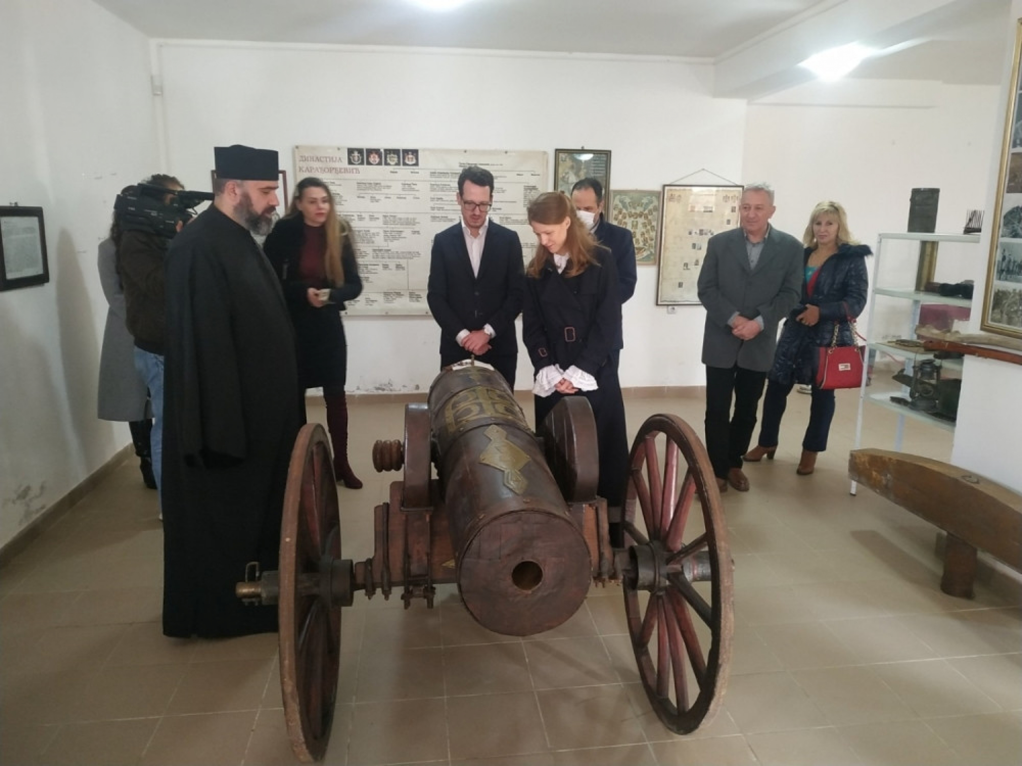 Princ Filip posetio opljačkani Muzej vožda Karađorđa