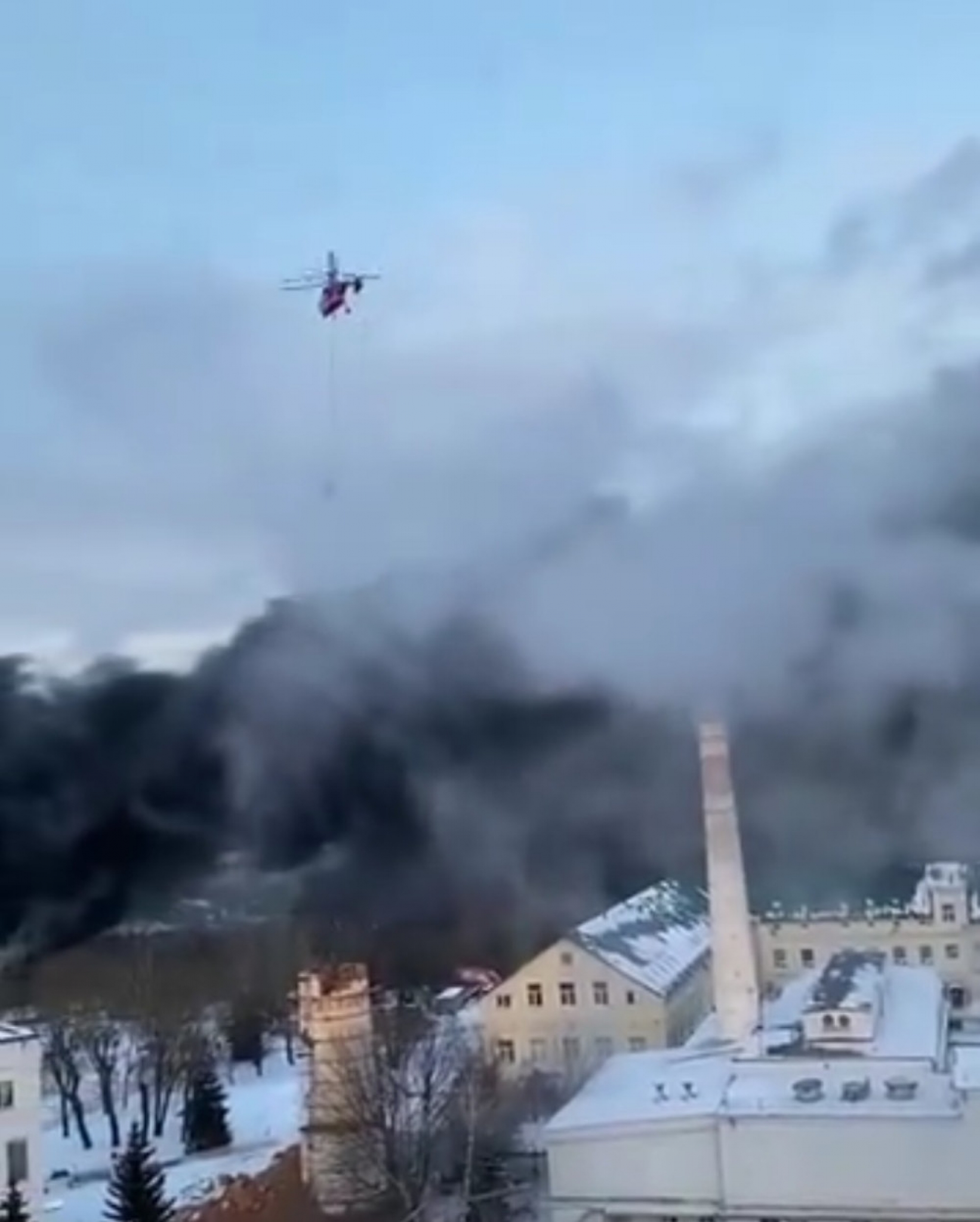 Požar, vatrogasci, helikopter