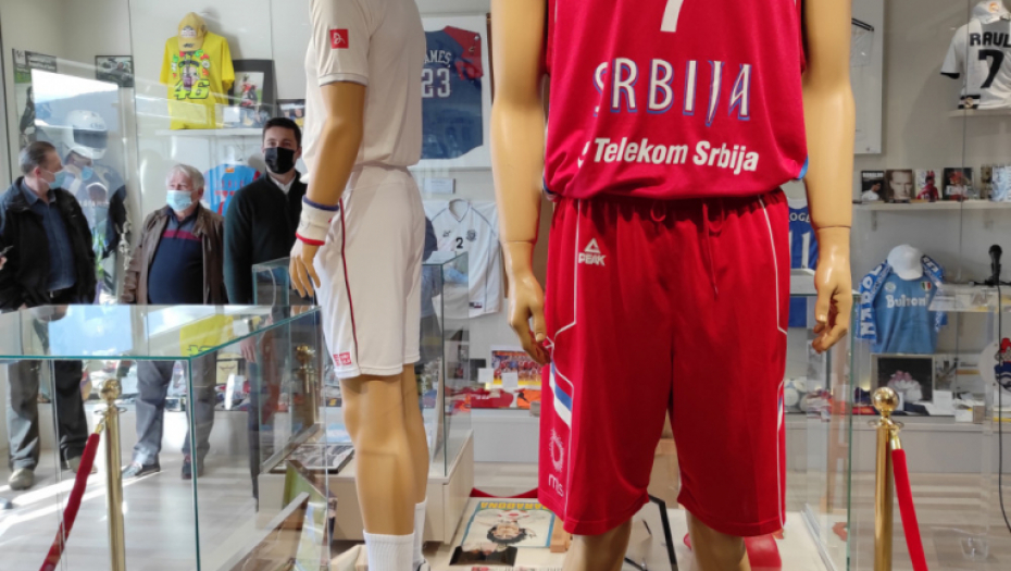 Izložba Borisa Vrhovca