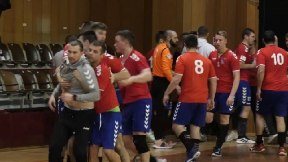 tuča na rukometnoj utakmici