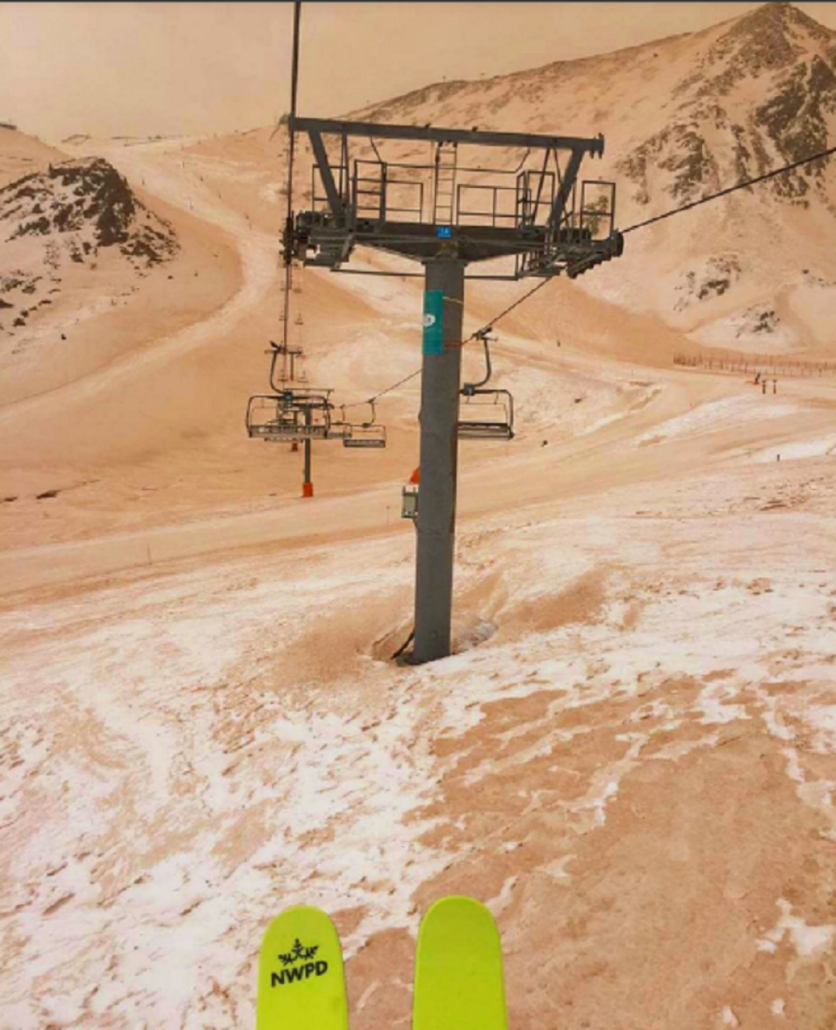 skijanje, narandžasti sneg, evropa