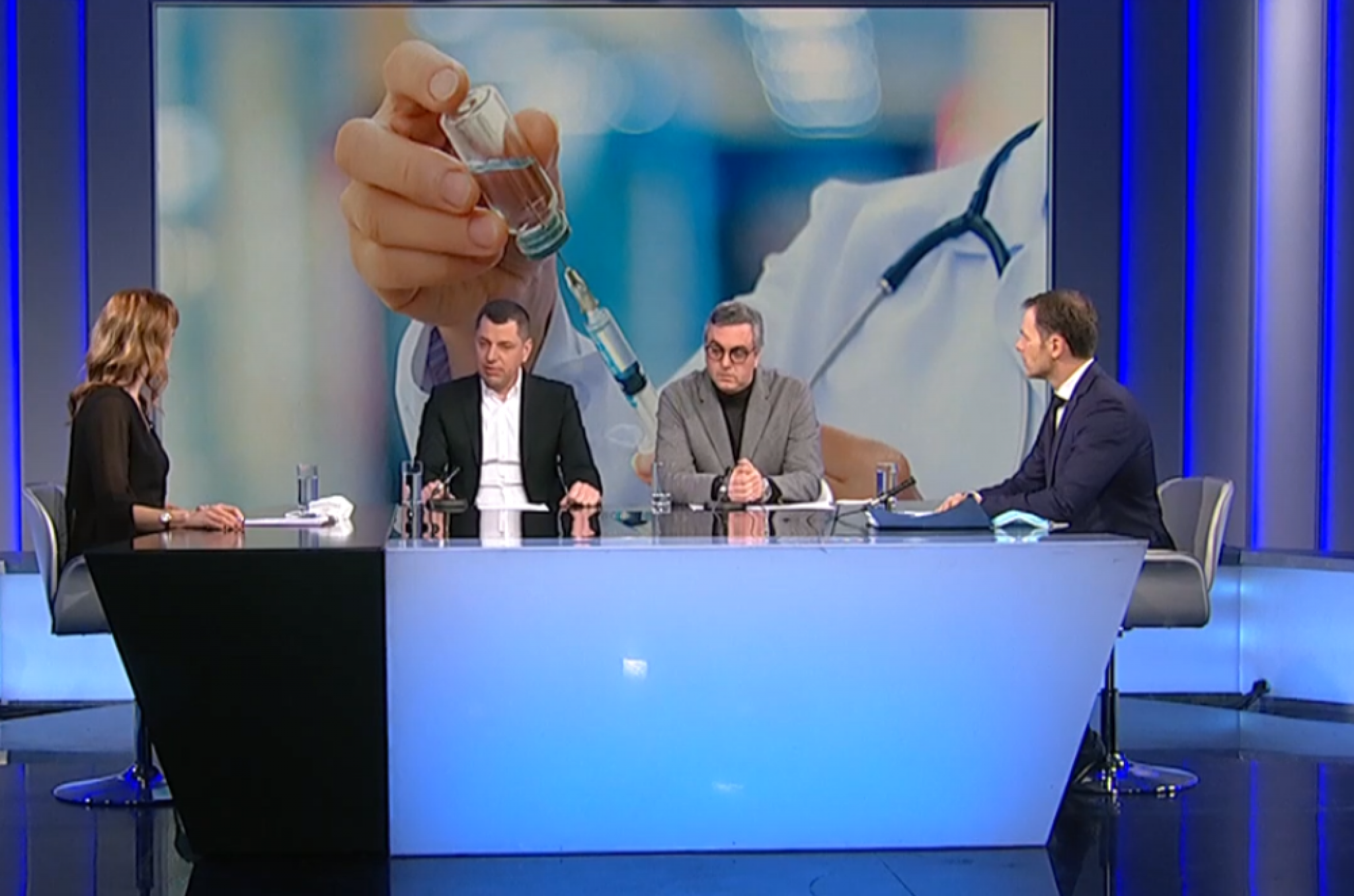 Sini&scaron;a Mali, Oko magazin