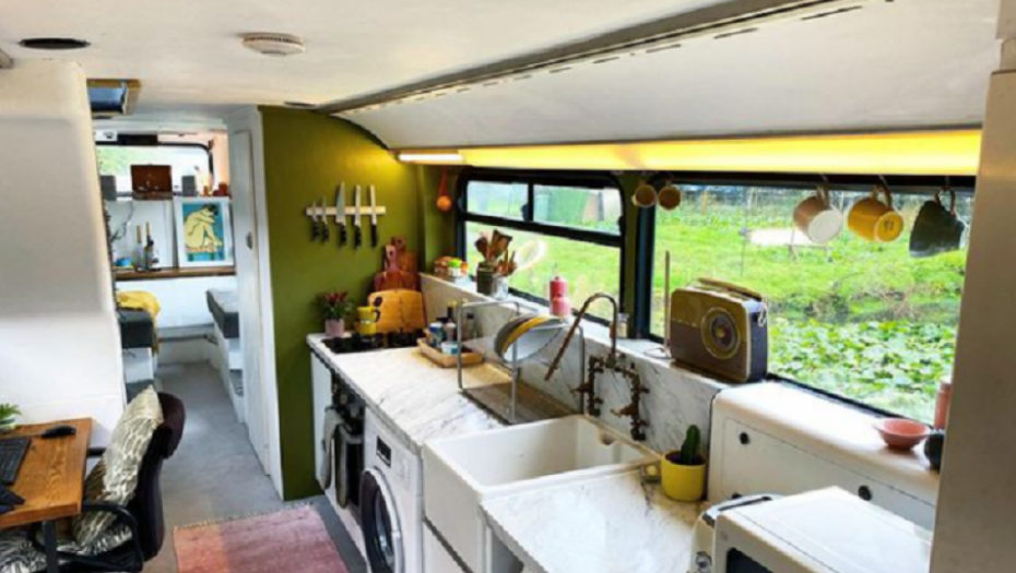 kuća napravljena od autobusa