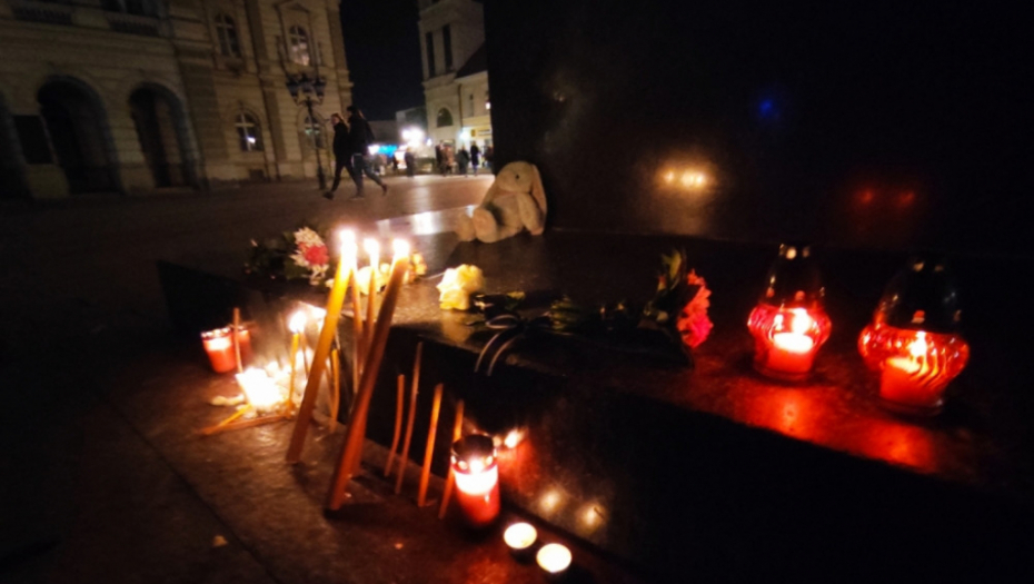 Paljenje sveća u Novom Sadu