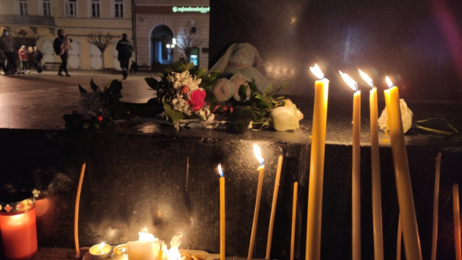 Paljenje sveća u Novom Sadu