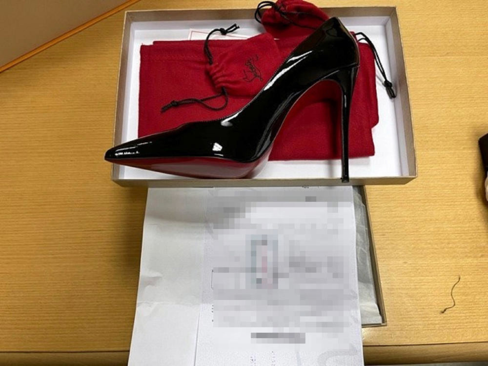 U luksuznom automobilu policija pronašla neprijavljenu robu