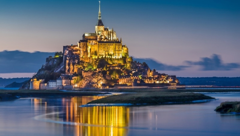 Mont Saint Michel, francuska, dvorac