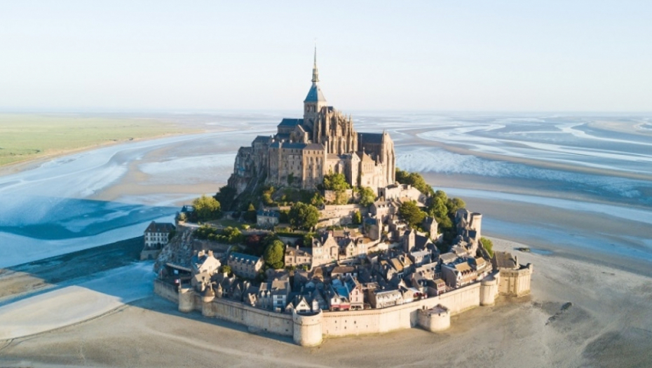 Mont Saint Michel, francuska, dvorac