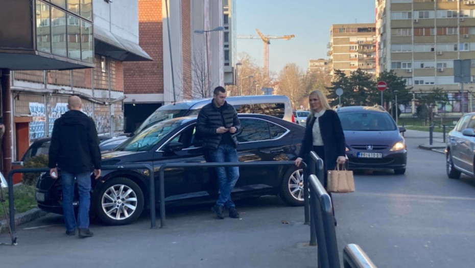 Biljana Popović Ivković dlazi na sastanak Predsedništva SNS 