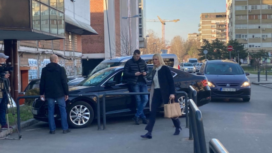 Biljana Popović Ivković dlazi na sastanak Predsedništva SNS 