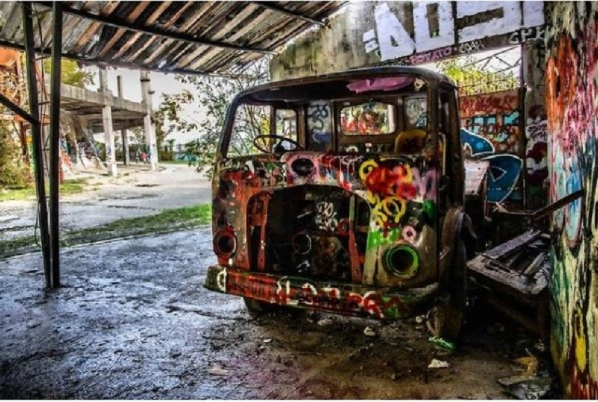 napu&scaron;teni grad, italija