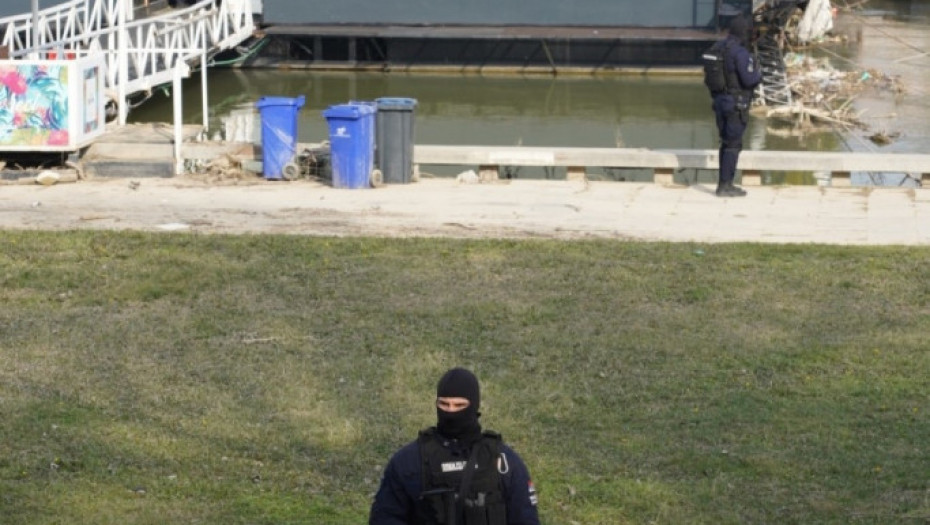 Policija pretresa splav "Fristajler"