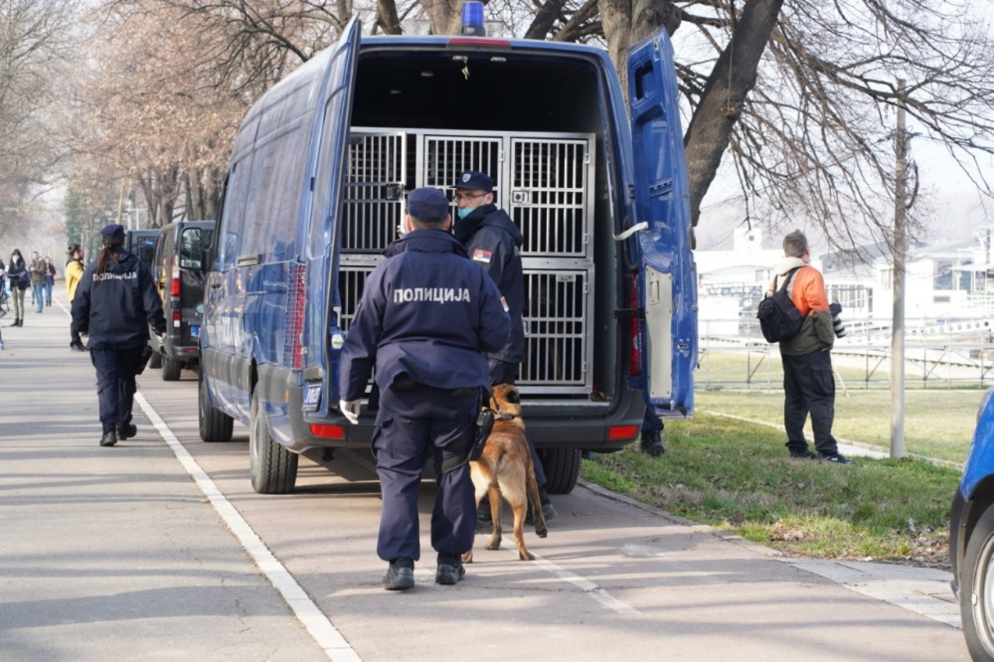 Policija pretresa splav 