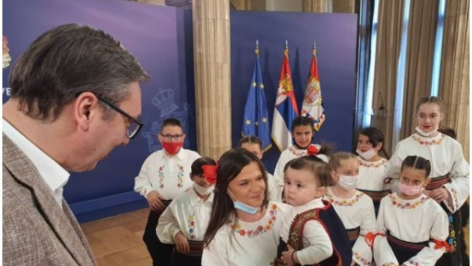 Vučić i deca sa Kosova