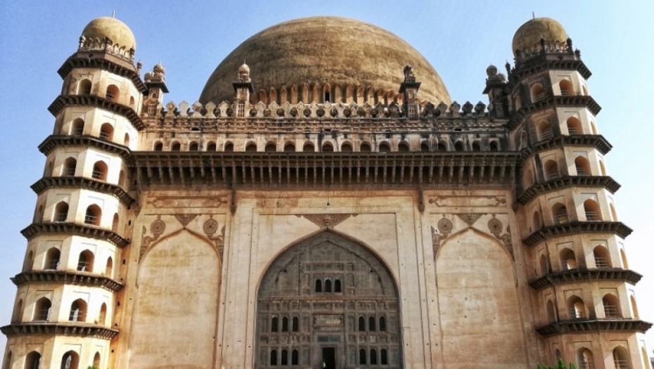 Gol Gumbaz, hram
