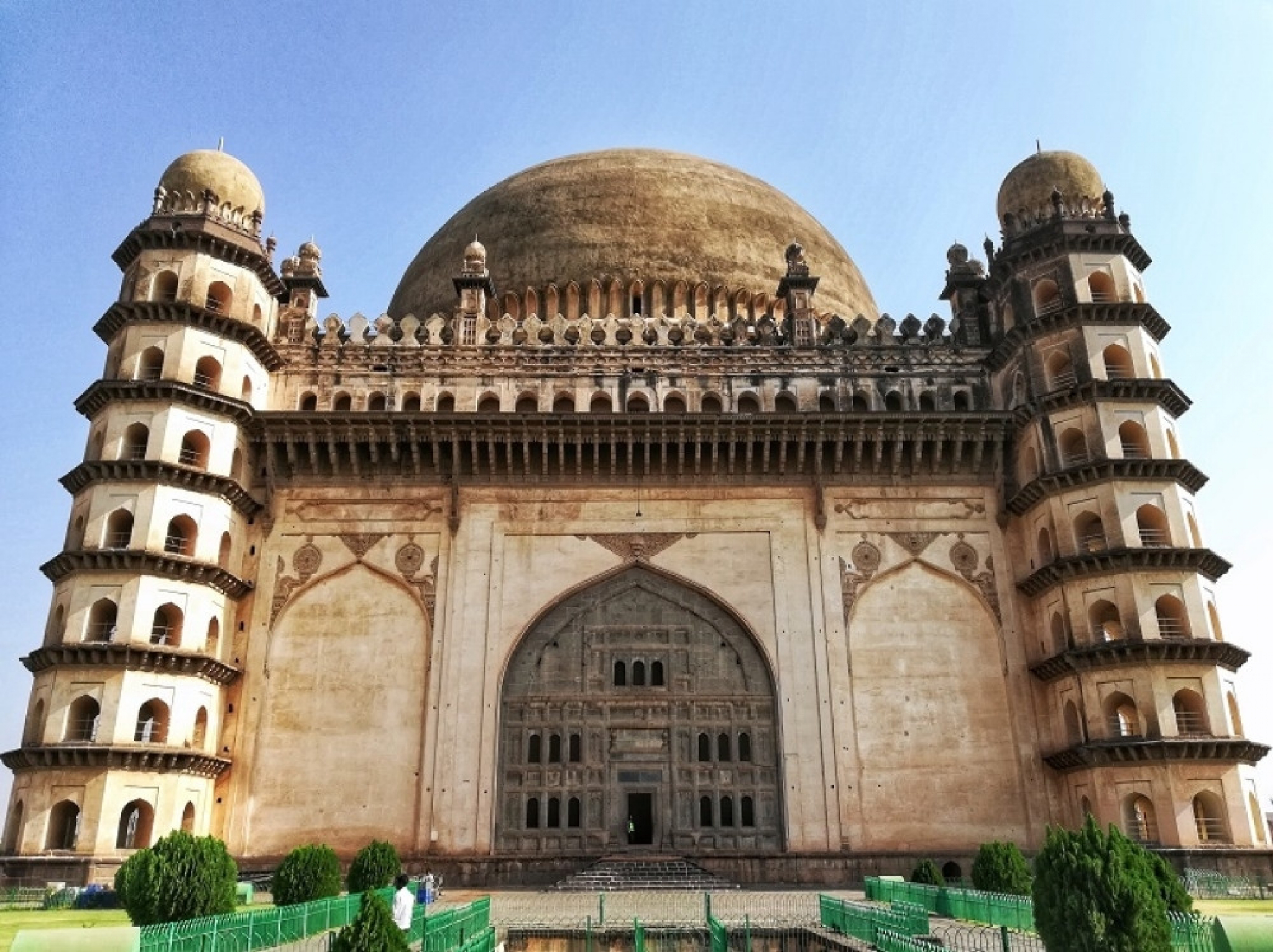 Gol Gumbaz, hram