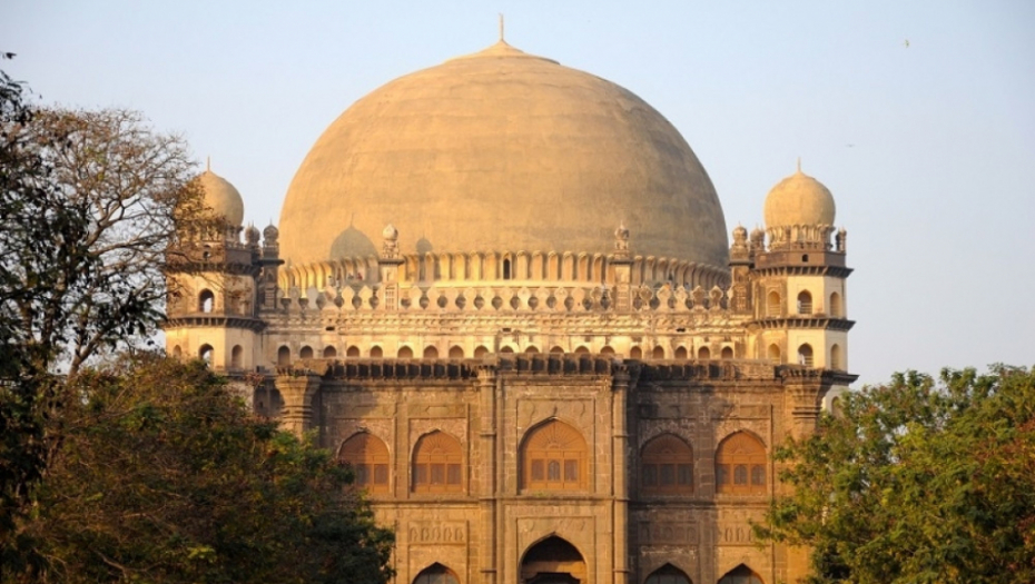 Gol Gumbaz, hram