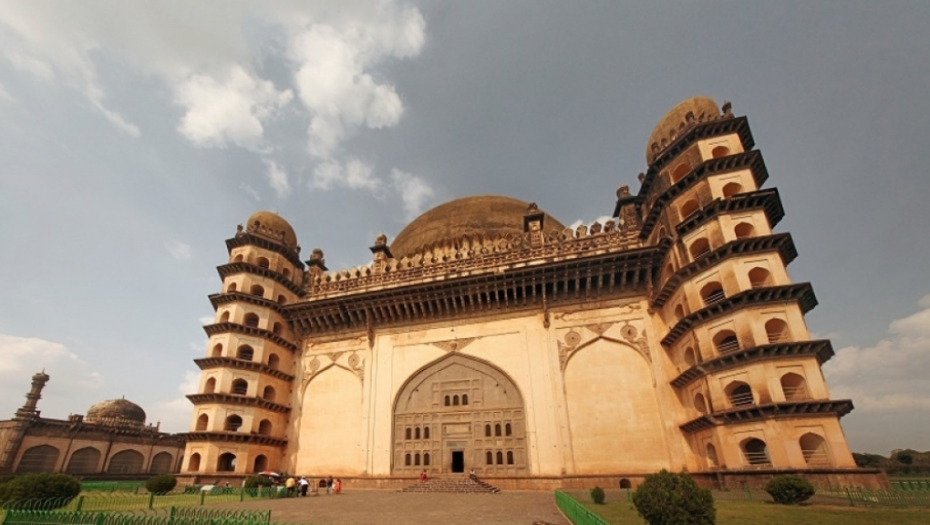 Gol Gumbaz, hram