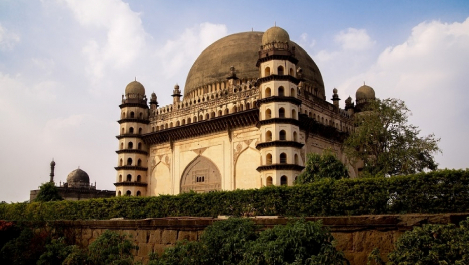 Gol Gumbaz, hram