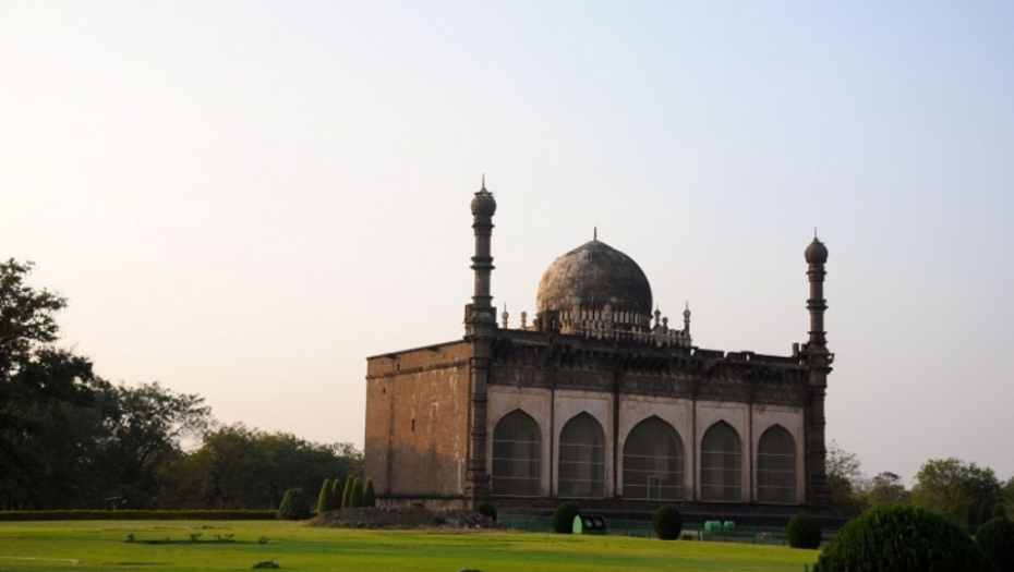 Gol Gumbaz, hram