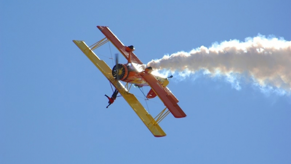 vratolomije, hodači na krilima, avion, cirkus