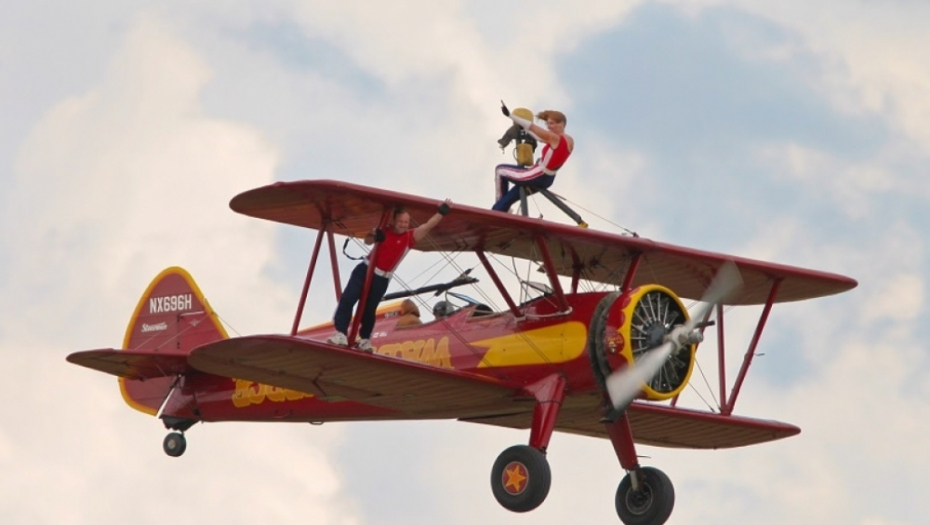 vratolomije, hodači na krilima, avion, cirkus